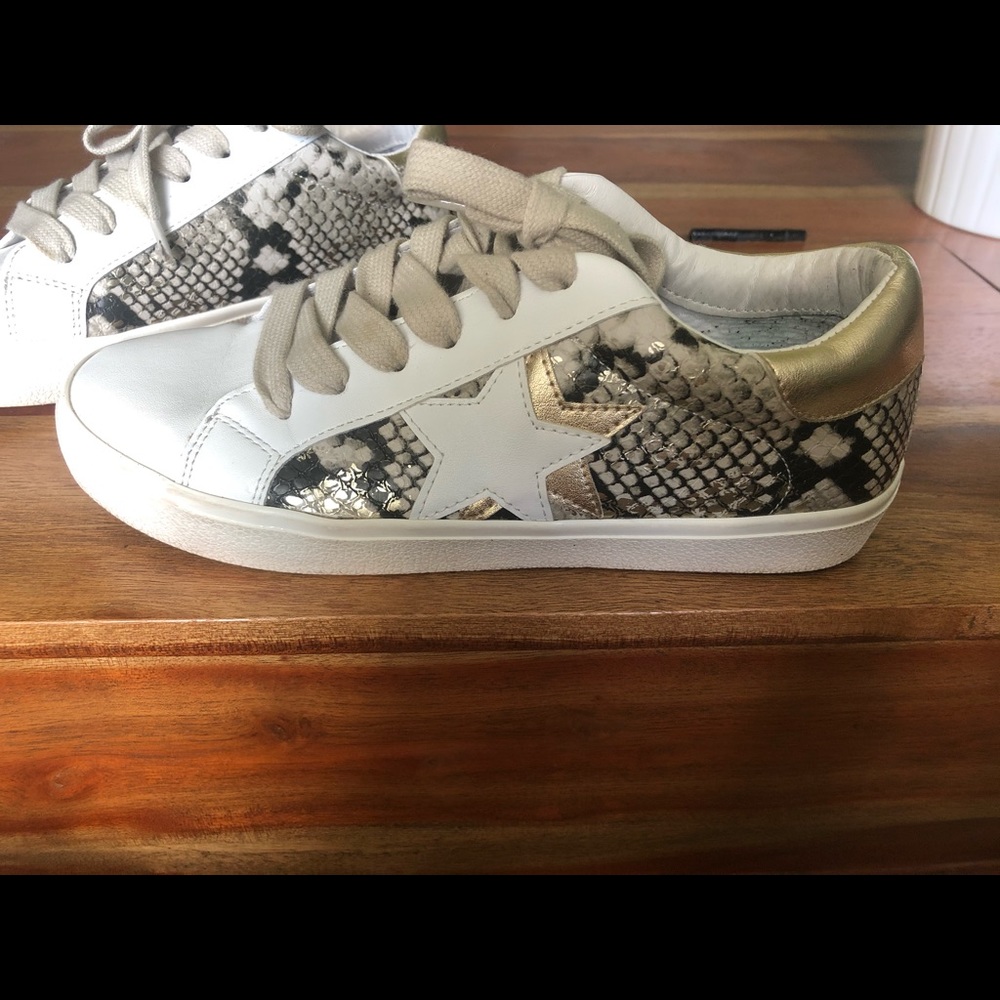 Steve Madden -SIENNA MULTI SNAKE (gently used)